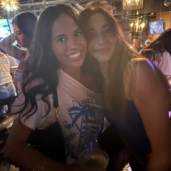 Meet your Posher, Bri - Picture 1 of 4